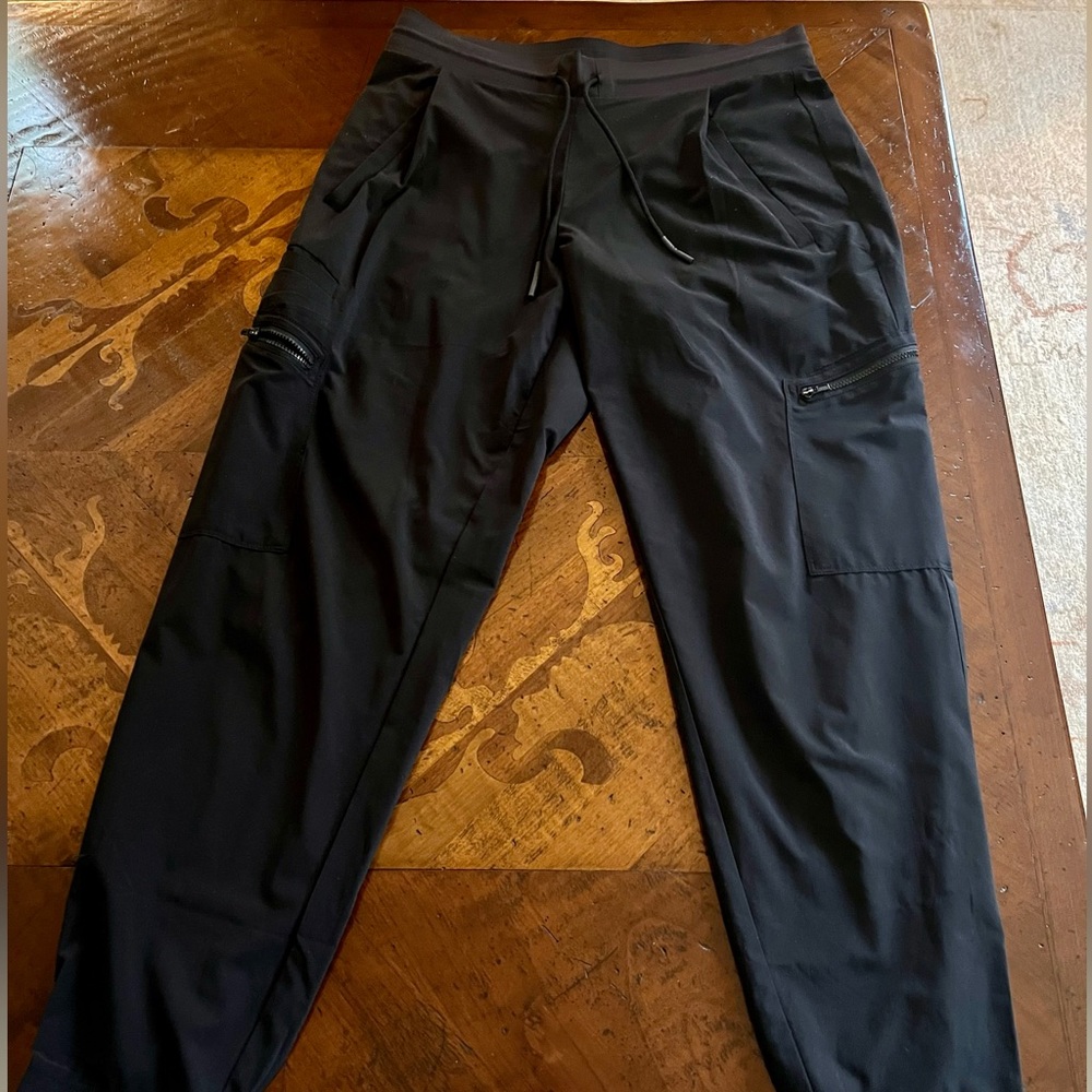 Athleta Venture Pant, Size 6.